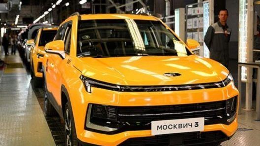 Rusia crea una terminal de taxis en Cuba con autos Moskvich