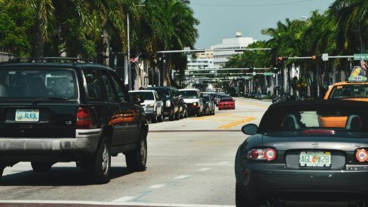 Avisos por colapsos en aeropuerto y carreteras de Miami por feriado de Memorial Day