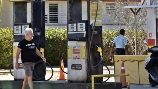 EE.UU aumenta exportaciones de combustible a Cuba para privados, pero persiste la escasez