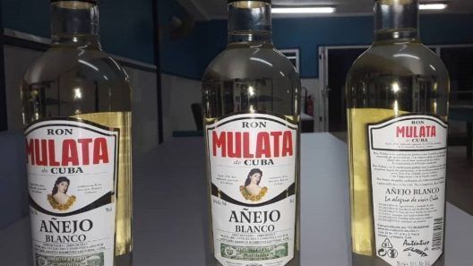 Cuba apuesta por el ron como «salvavidas» y sigue vendiendo a Europa