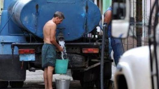 Crisis del agua en Cuba dispara los precios en el mercado informal
