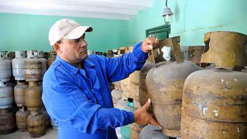 Salario de CUPET en Cuba no alcanza para comprar una balita de gas