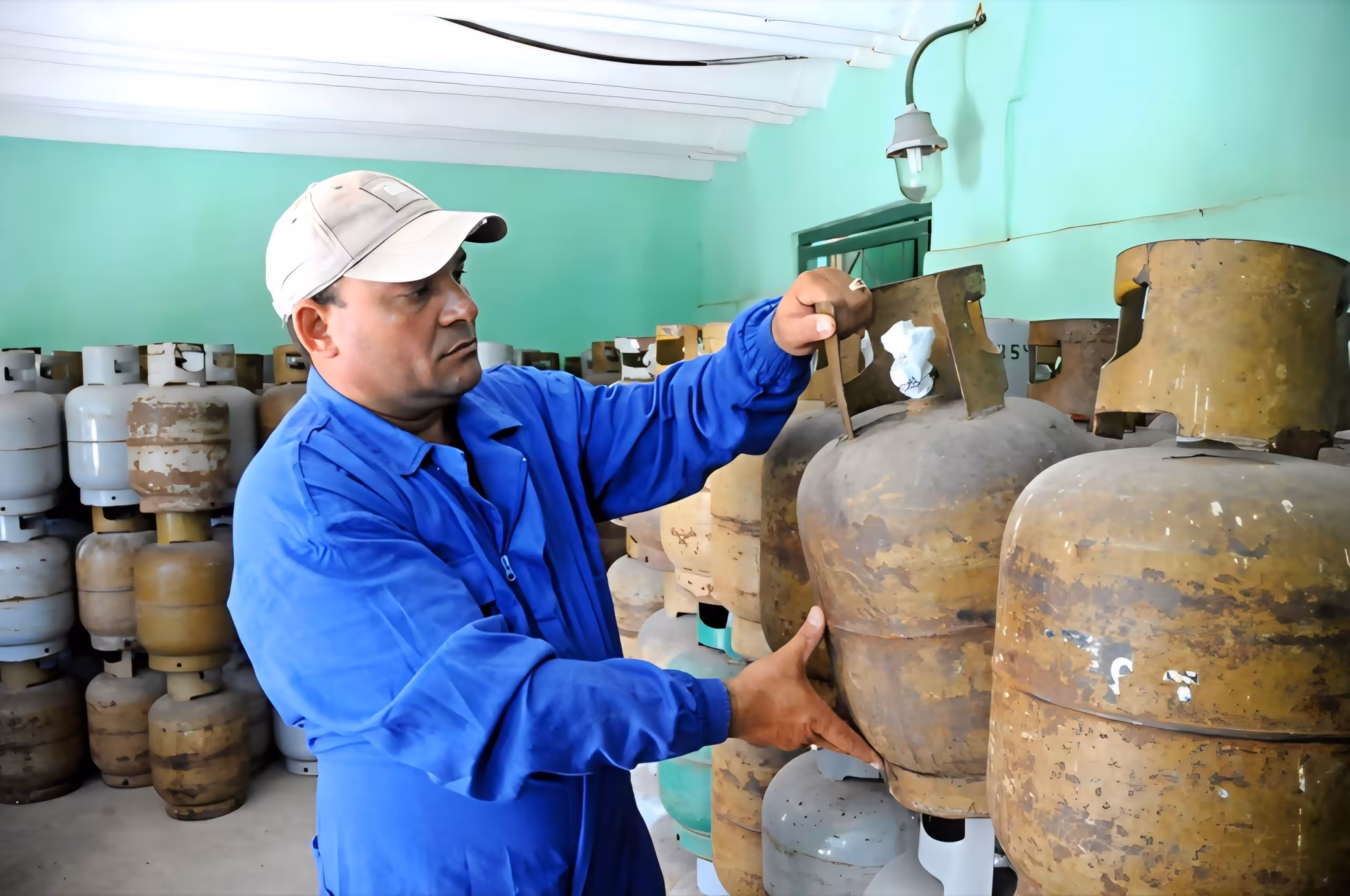 Salario de CUPET en Cuba no alcanza para comprar una balita de gas
