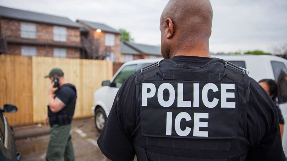 ICE registra casi 6.000 ingresos en centros de detención de Miami y busca 5.500 camas adicionales