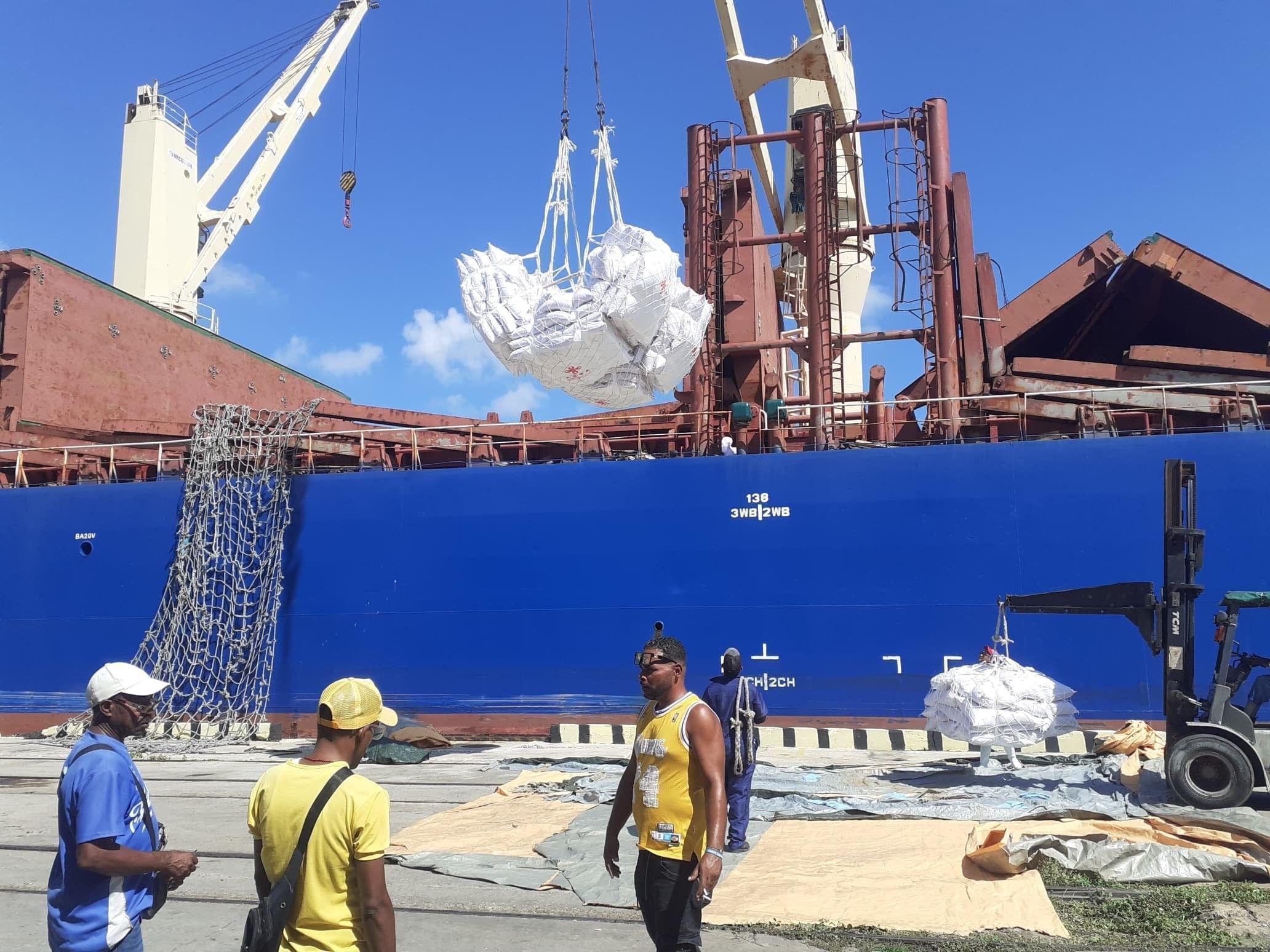Buque chino llega a La Habana con 15 mil toneladas de arroz