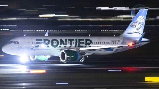 Avión de Frontier aborta despegue en Denver tras atropellar a una persona en la pista