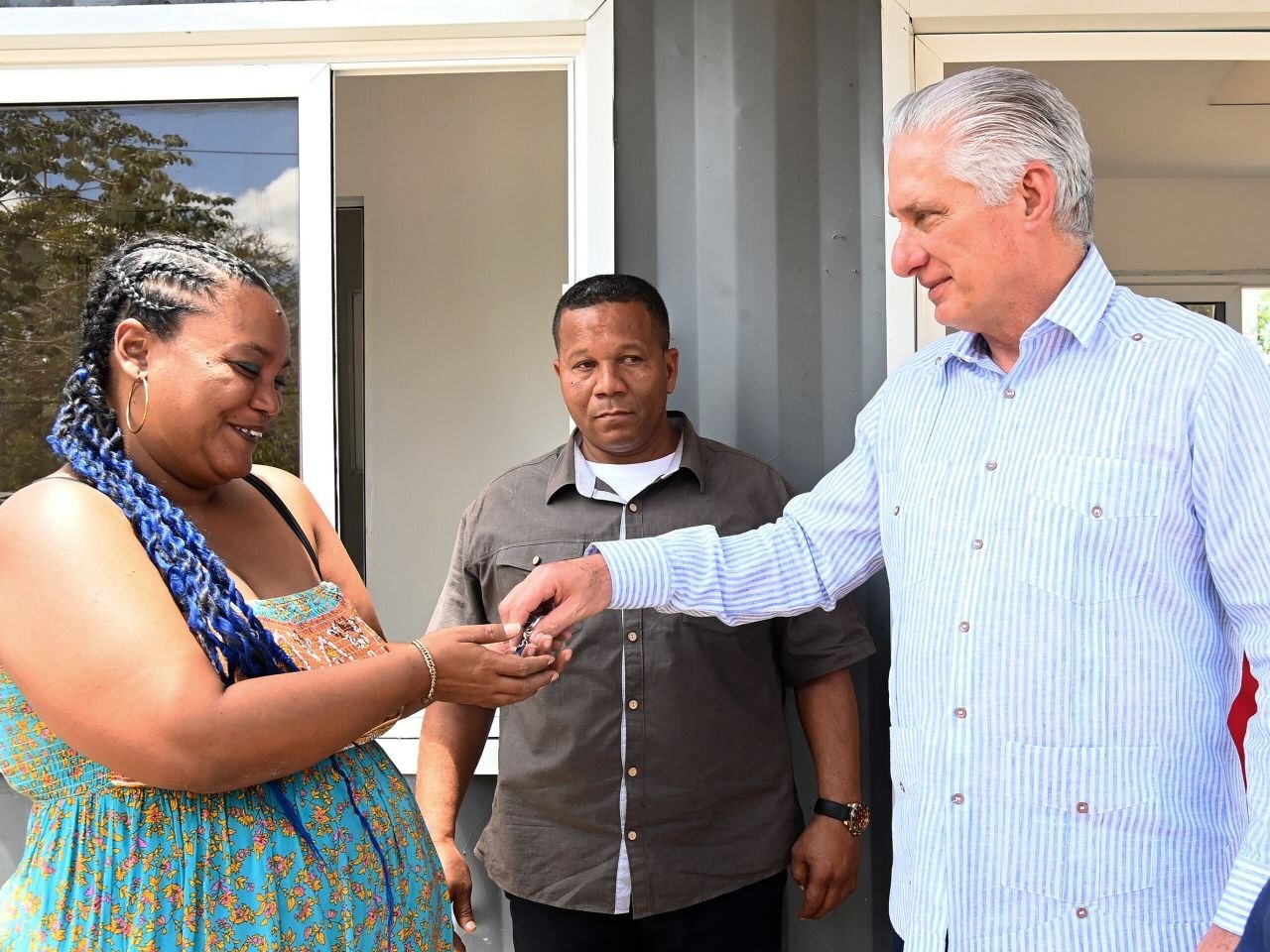 Tras más de 10 años en albergues, madres en La Habana reciben viviendas hechas con contenedores