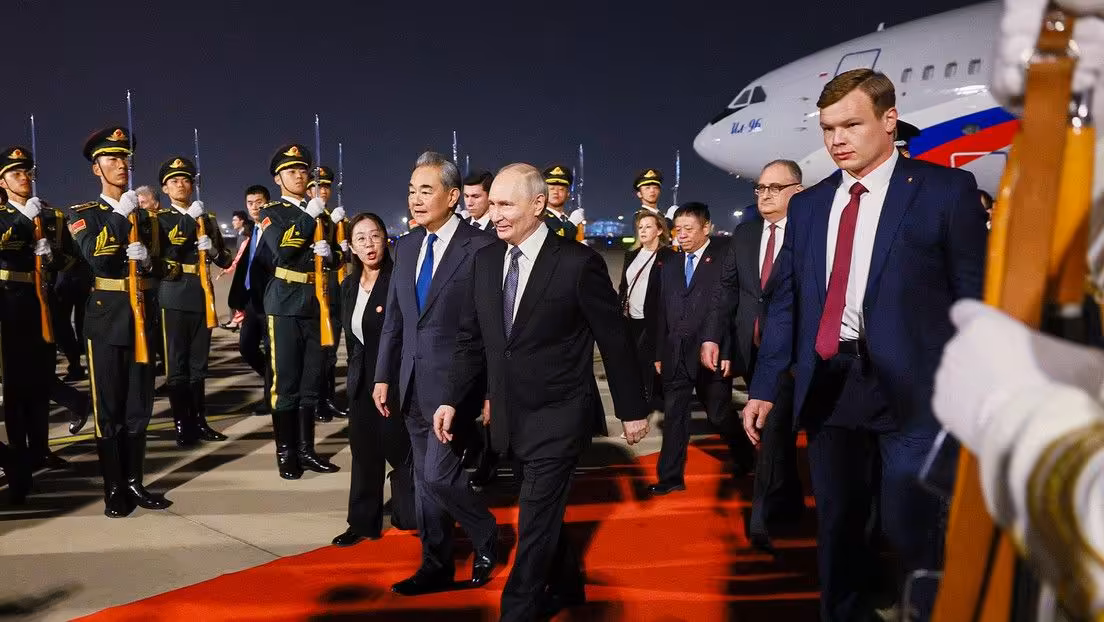 Putin llega a Pekín para reforzar con Xi Jinping la alianza energética y estratégica entre Rusia y China