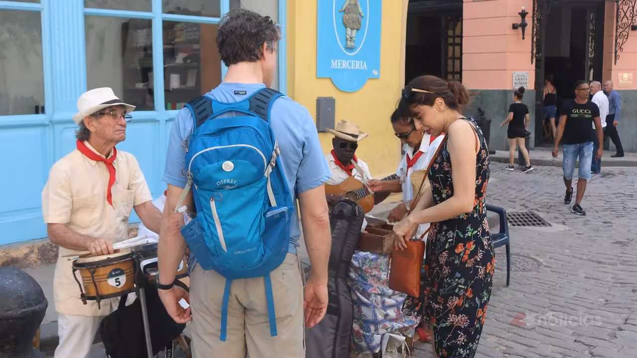 Turismo en Cuba cae 55,8 % tras abril con apenas 30 mil visitantes