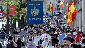 España dará permiso de residencia a cubanos: pero el plazo de solicitud vence pronto