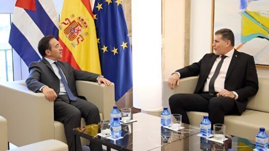 Albares recibe en Madrid al vice primer ministro cubano Óscar Pérez-Oliva en una reunión centrada en la situación de Cuba