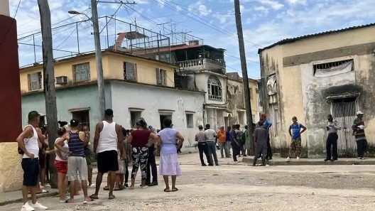 Cacerolazo en Guanabacoa: vecinos protestan contra apagones de hasta 26 horas y la policía no reprime