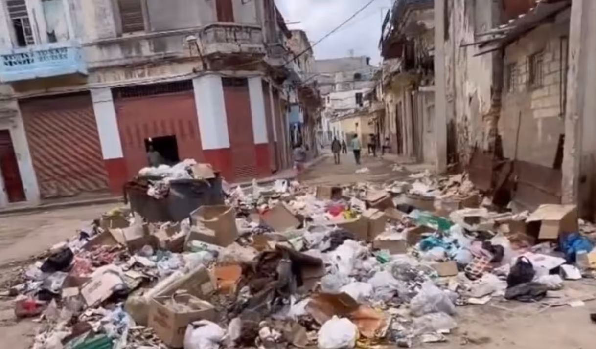 Montañas de basura invaden ciudades cubanas en medio del calor y las lluvias