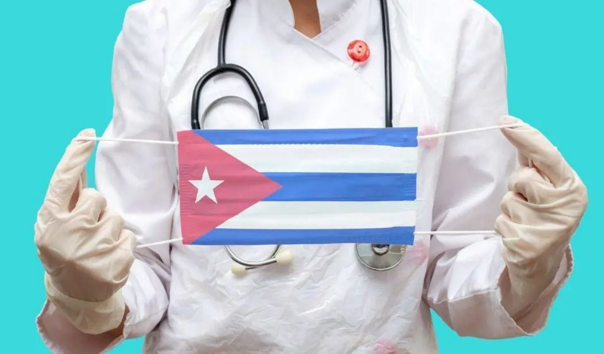 Médicos cubanos denuncian que siguen sin poder salir del país pese a renunciar: «Somos miles los regulados»