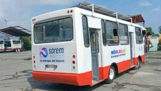 Cuba apuesta por una guagua solar en medio de crisis de combustible