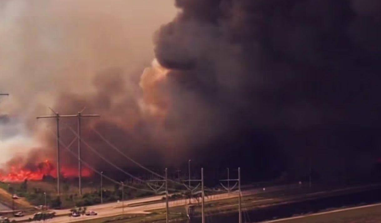 Incendios obligan al cierre de la Turnpike en Miami-Dade