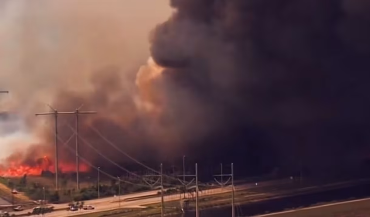Incendios obligan al cierre de la Turnpike en Miami-Dade