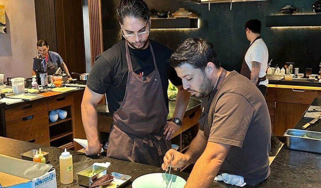 Chef cubano logra la primera estrella Michelin para un restaurante de cocina cubana en EE.UU