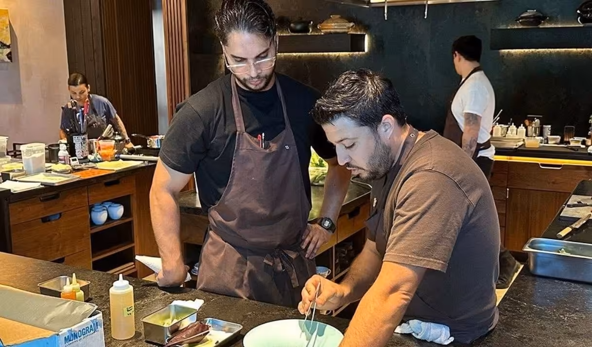 Chef cubano logra la primera estrella Michelin para un restaurante de cocina cubana en EE.UU