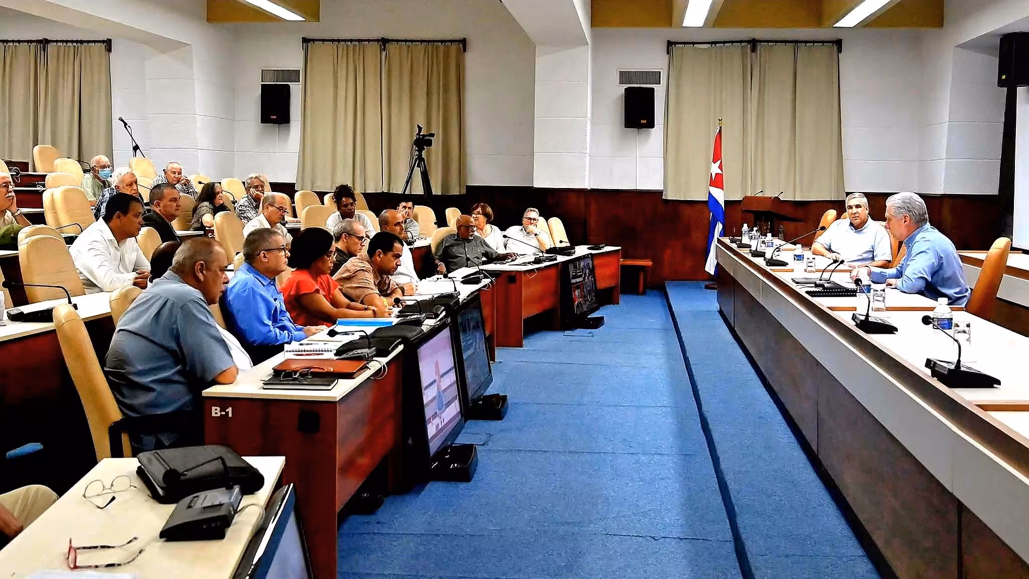 Cuba publica proyecto de reforma que reduce de 27 a 20 ministerios y fusiona varias carteras