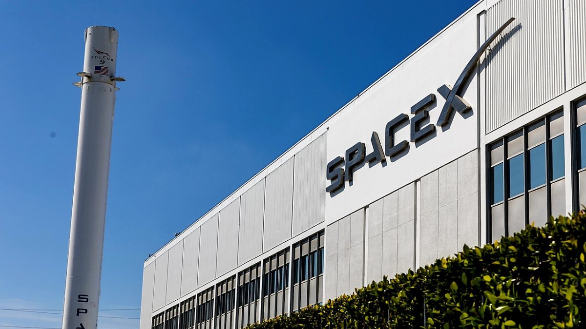 SpaceX debuta en Wall Street con la oferta pública inicial más grande de la historia valuada en 750.000 millones de dólares
