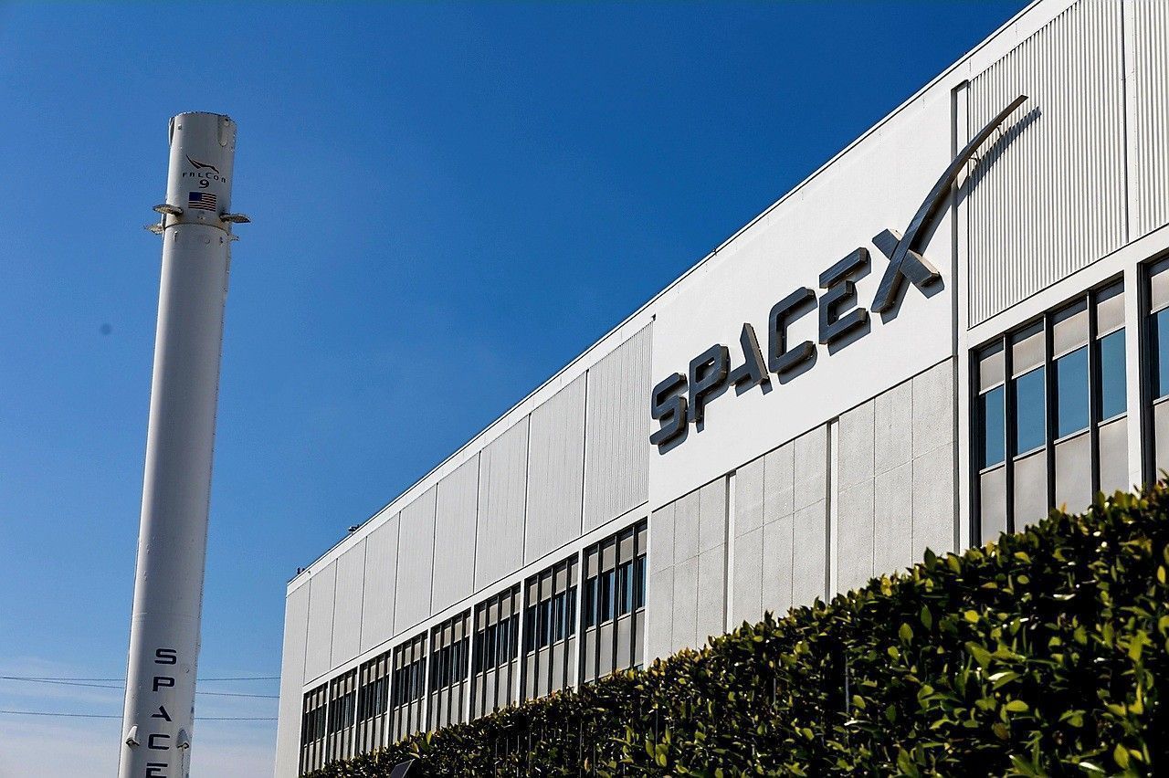 SpaceX debuta en Wall Street con la oferta pública inicial más grande de la historia valuada en 750.000 millones de dólares
