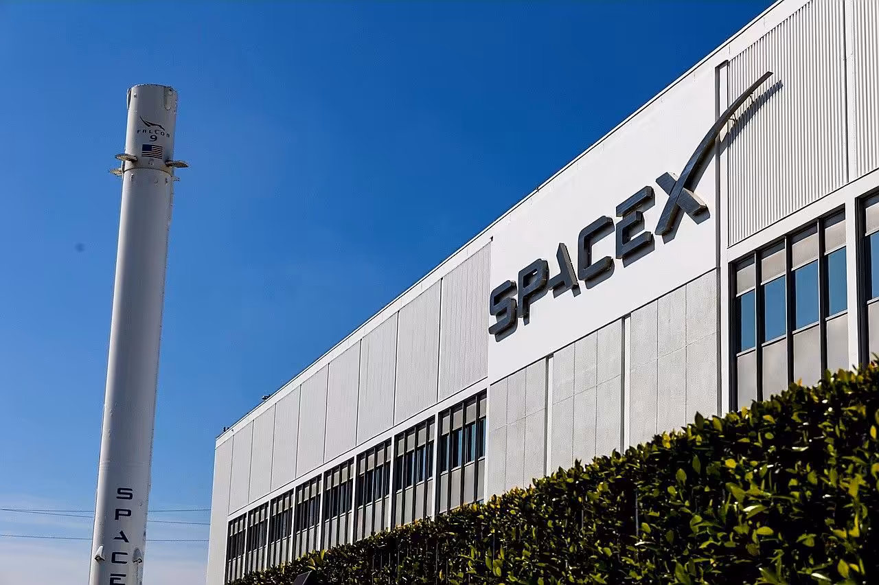 SpaceX debuta en Wall Street con la oferta pública inicial más grande de la historia valuada en 750.000 millones de dólares