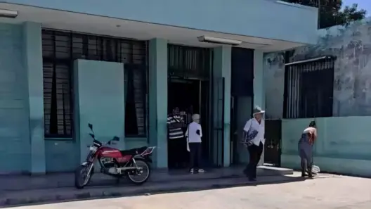 Asaltan sucursal del Banco Metropolitano en Lawton durante un apagón y se llevan las pensiones de jubilados