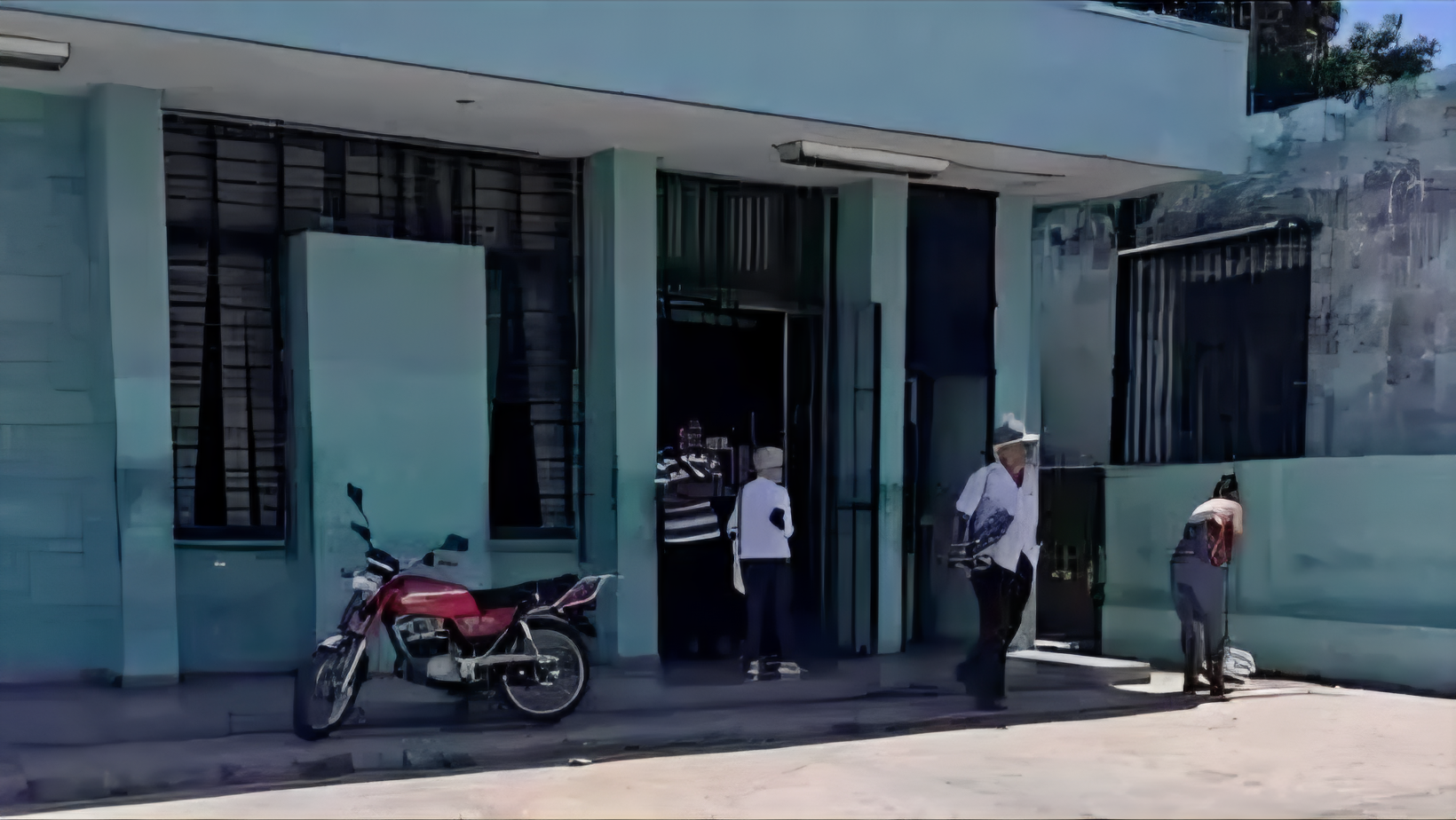 Asaltan sucursal del Banco Metropolitano en Lawton durante un apagón y se llevan las pensiones de jubilados