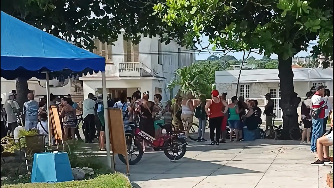 Vecinos de Guanabo se plantan ante las autoridades para exigir agua, comida y electricidad