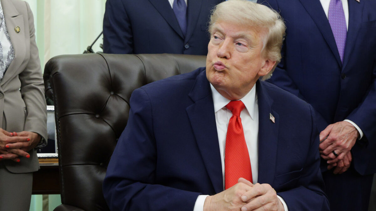 Trump anuncia que el acuerdo con Irán se firmará este domingo, pero Teherán lo niega