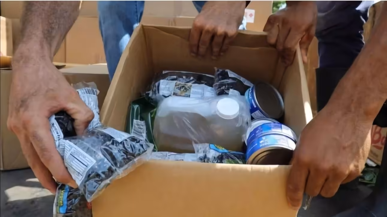Ayuda humanitaria de Estados Unidos llega a damnificados del huracán Melissa en carretas de bueyes