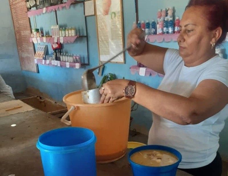 Venta de caldosa en bodegas cubanas desata debate: ¿ayuda necesaria o señal de la crisis?