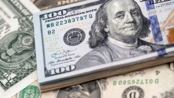 El dólar acelera su caída en Cuba: estos son los valores del mercado informal hoy, 28 de junio 