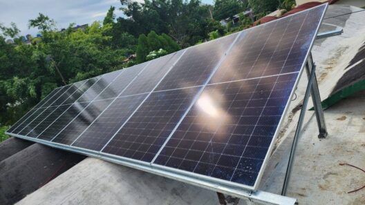 Con apagones récord, la UNE vuelve a pedir a cubanos con paneles solares que vendan energía al sistema 