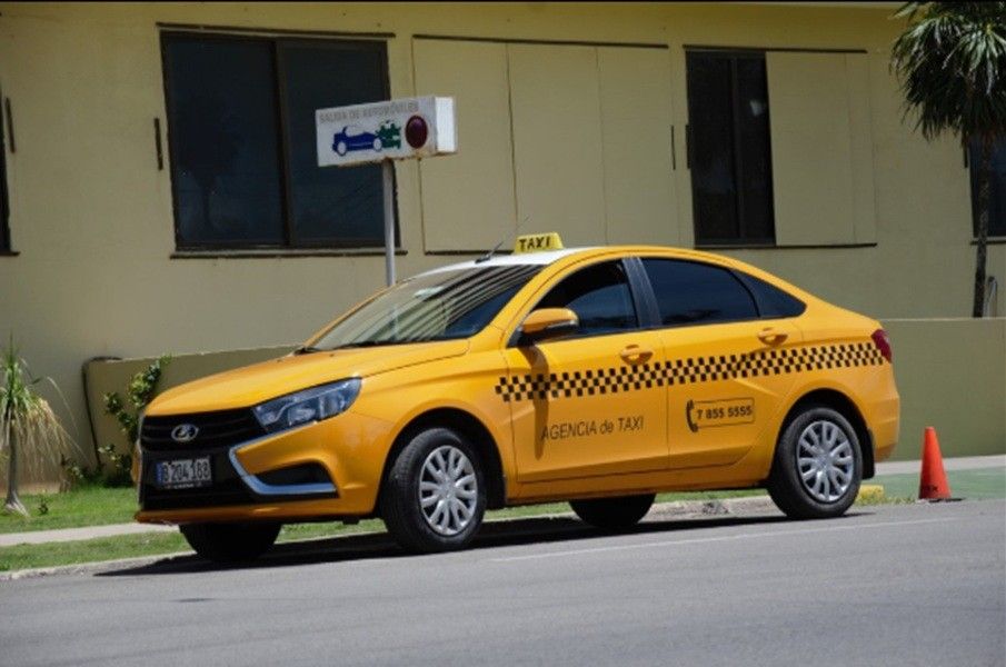 Cuba incorporará 200 autos eléctricos para trasladar pacientes de hemodiálisis: estas son las provincias que recibirán más vehículos