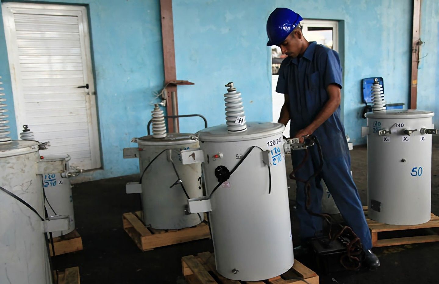 Empresa Eléctrica de Sancti Spíritus alerta sobre negocios no declarados que queman transformadores en circuitos priorizados