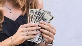 Precio del dólar vuelve a desplomarse en Cuba: así están las tasas de cambio ahora mismo