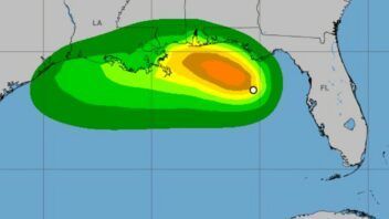 Depresión Tropical podría convertirse en tormenta en las próximas horas: Florida activa vigilancia