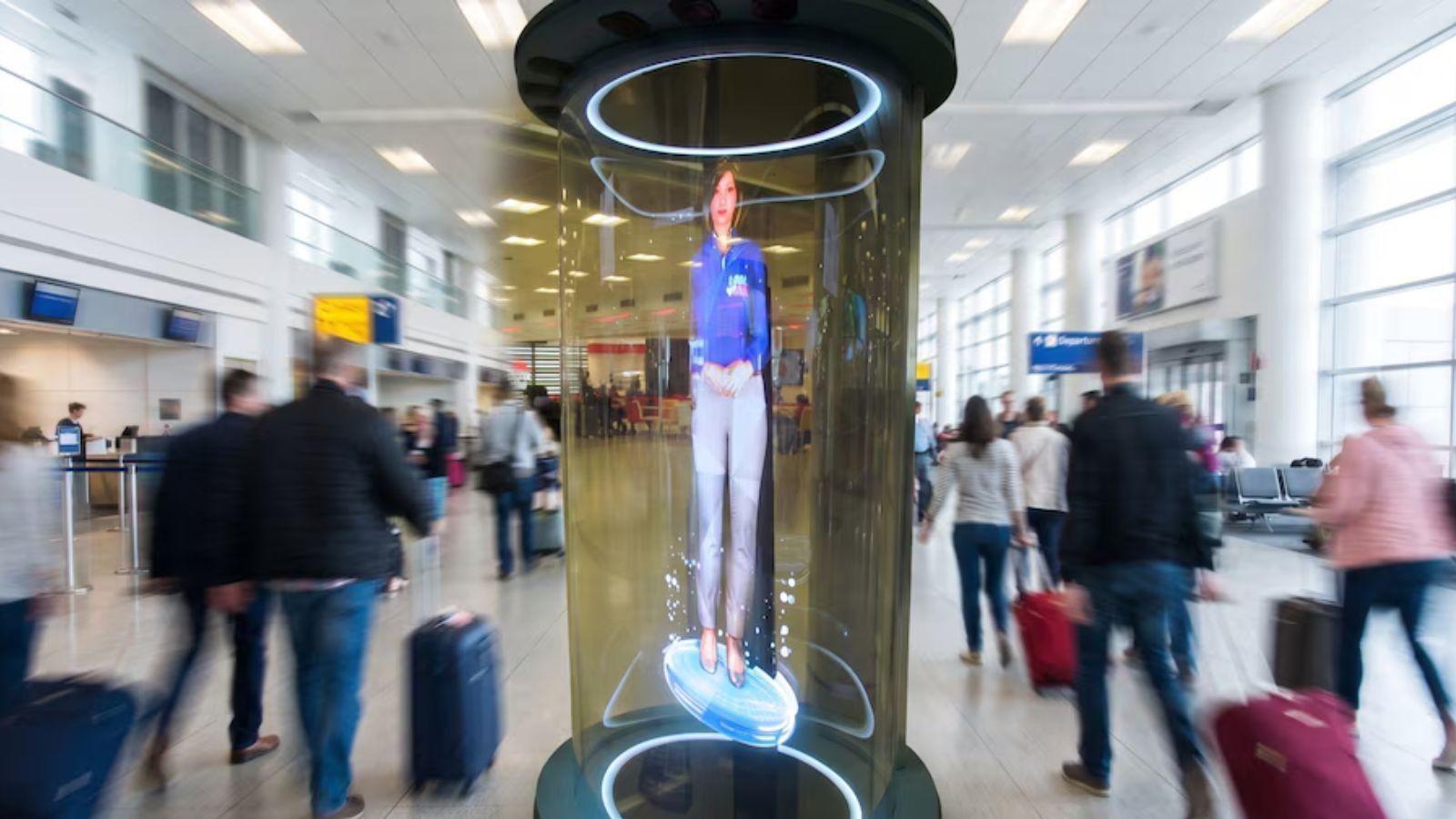Ya funcionan en Miami: hologramas con IA responden dudas en el Aeropuerto