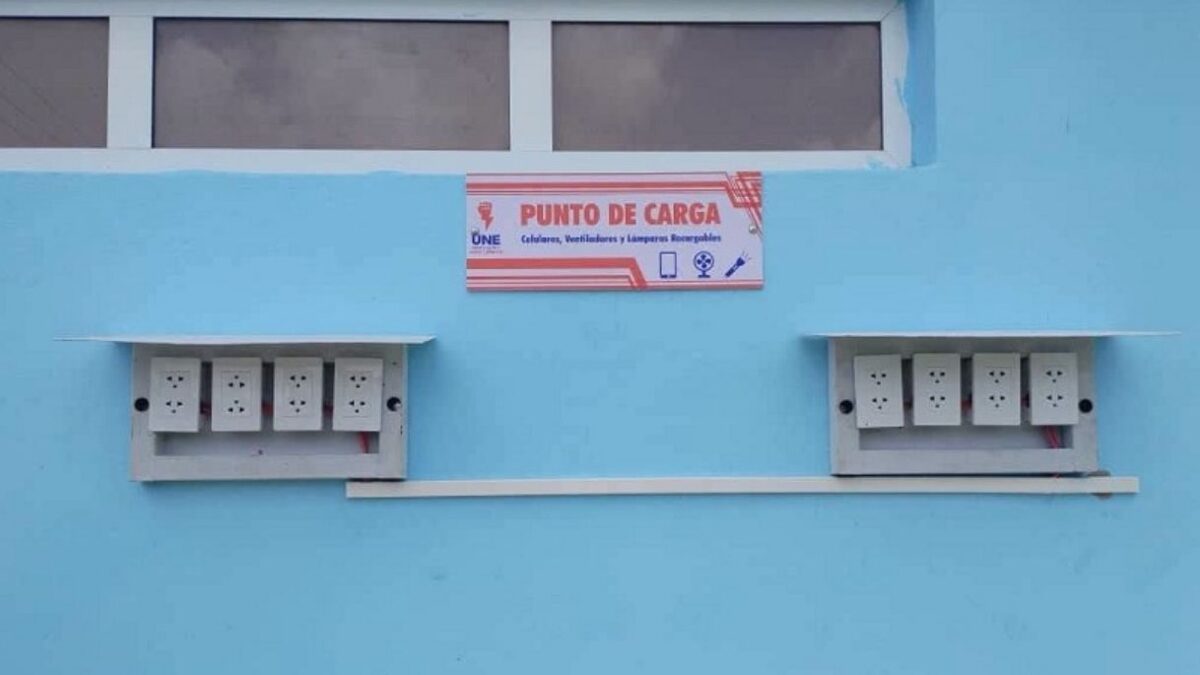 Habilitan puntos para cargar celulares, lámparas y ventiladores en esta provincia de Cuba