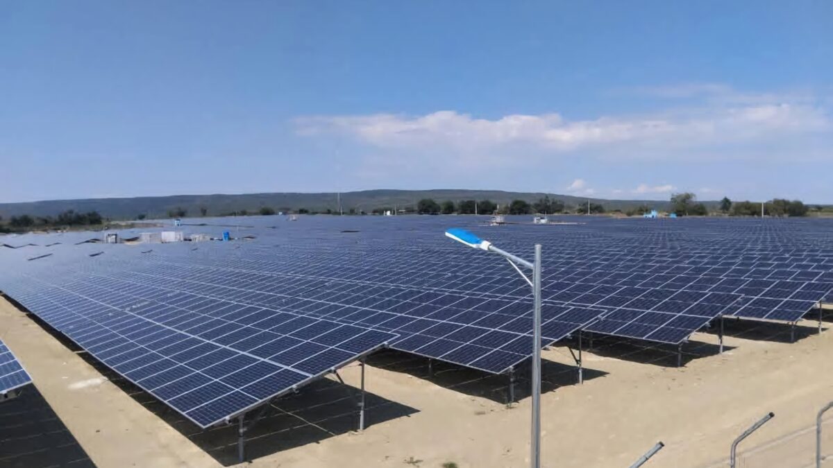 Cuba podría “independizar” provincias con parques solares para reducir los apagones