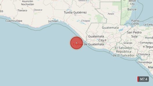 Fuerte sismo de magnitud 7,4 sacude la costa de México