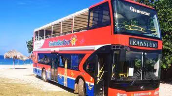 Viajes a Playa Ancón por 6600 pesos o 12 dólares: la nueva ruta para cubanos desata críticas