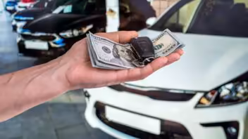 Venta de autos en dólares en Cuba: autorizan pagos entre particulares, pero con una condición