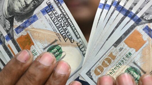 Banco Central sube el valor del dólar y el euro en Cuba, mientras bajan en el mercado informal