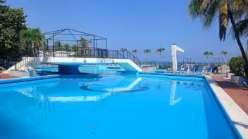 Hotel en La Habana ofrece carné para usar la piscina durante agosto por 30 dólares