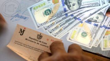 Nuevas tarifas en dólares en Cuba: privados y otros negocios pagarán hasta 500 USD por trámites comerciales
