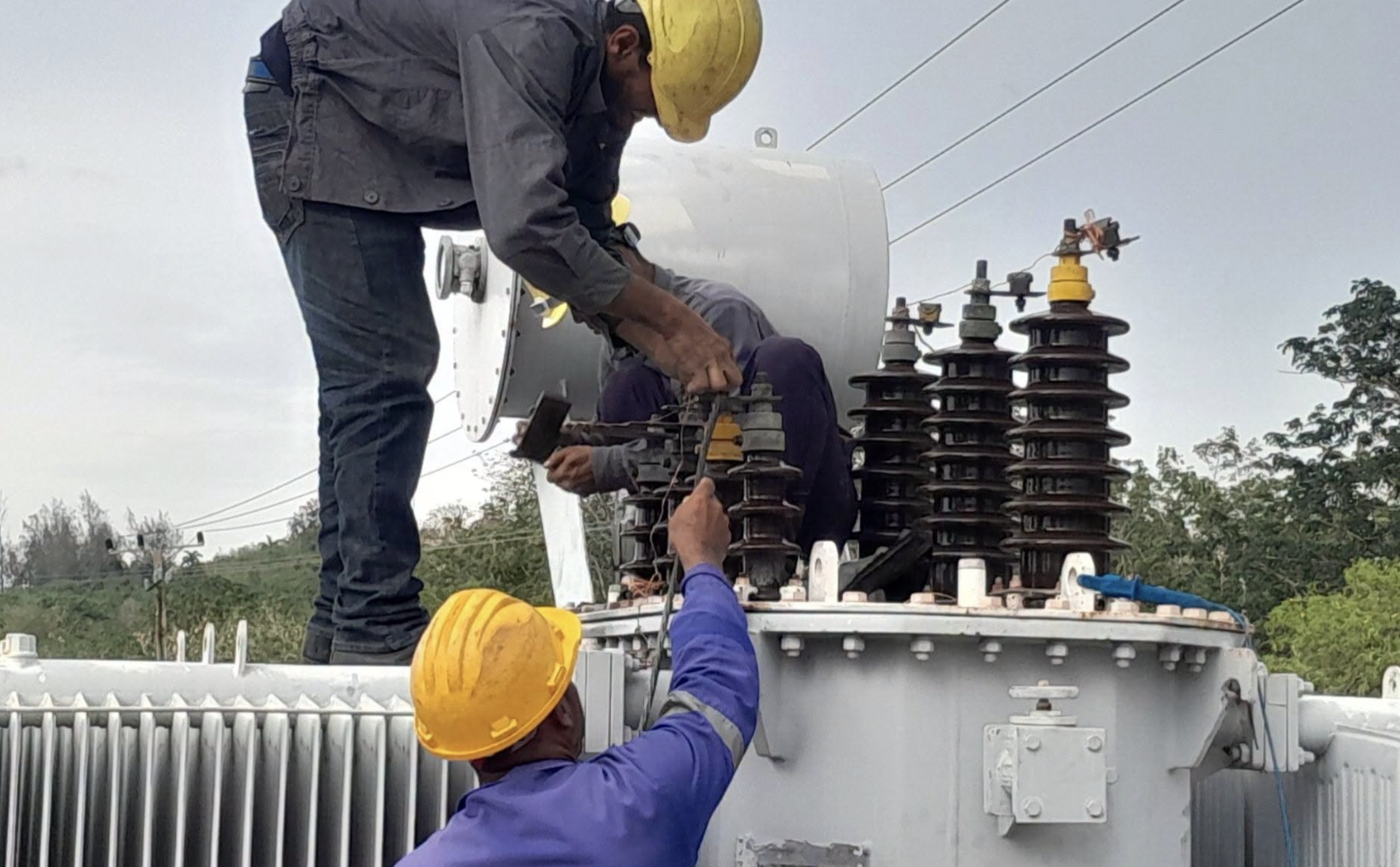 Robo de aceite dieléctrico deja sin luz a más de 20.000 personas en Mayarí