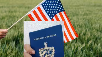¿Una salida para los cubanos con I-220A? Esto dijo Díaz-Balart